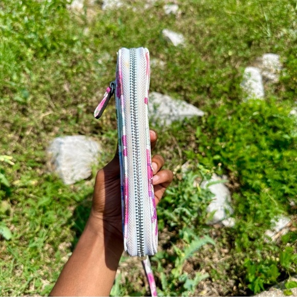 Liz Claiborne Floral Wrislet Wallet​ - Picture 4 of 8